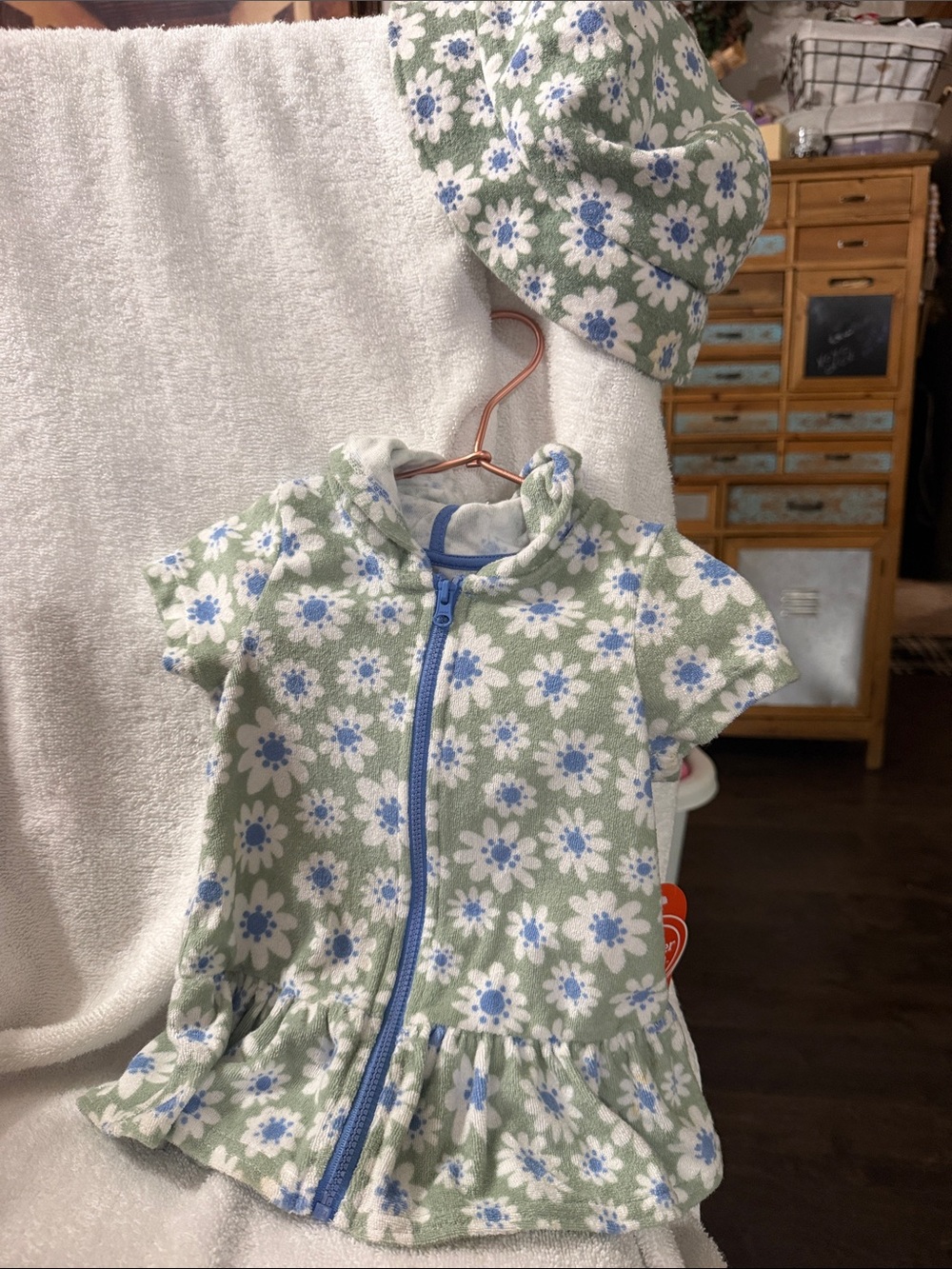 wonder nation Green and White Floral Zip-Front Sleep Sack with Matching Hat